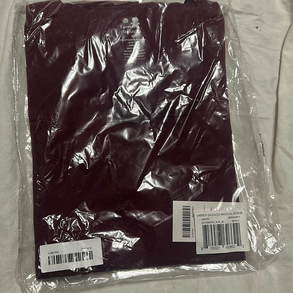 Dagacci Unisex Medical Scrubs Set. Top and pants. NWT